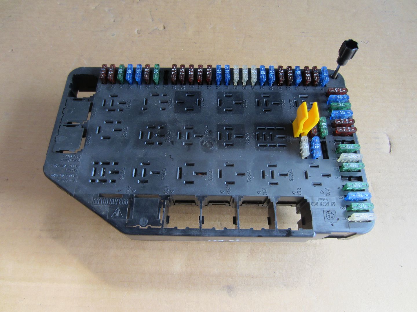 9598 Porsche 911 993 Targa, Convertible, Coupe Main Relay/Fuse Box